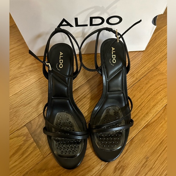 Pillow Walk Heels - Picture 2 of 6